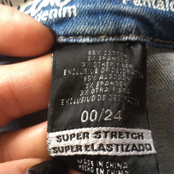 đť…şMOSSIMO High Rise Denim Embroidered Pockets Festival Raw Hem Jean Shorts 00/24 - Picture 6 of 7